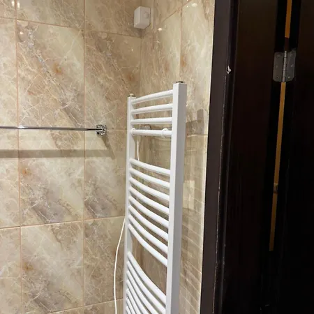Royal Towers Thea Apartment, Modern Renovated Bathroom Lejlighed *