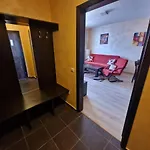 Royal Towers Thea Apartment, Modern Renovated Bathroom דירה בנסקו