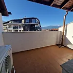 Royal Towers Thea Apartment, Modern Renovated Bathroom Апартамент *