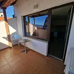 Апартамент Royal Towers Thea Apartment, Modern Renovated Bathroom