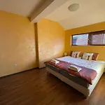 Royal Towers Thea Apartment, Modern Renovated Bathroom דירה *