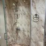 Royal Towers Thea Apartment, Modern Renovated Bathroom Апартамент *