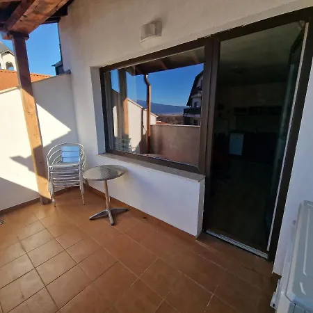 Apartmán Royal Towers Thea Apartment, Modern Renovated Bathroom