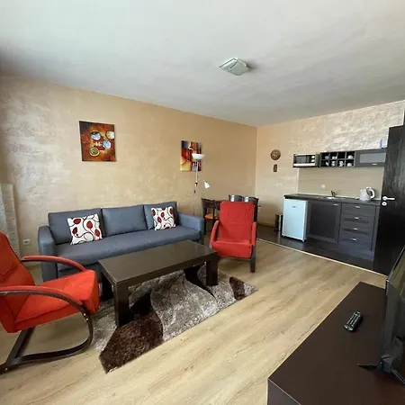 Royal Towers Thea Apartment, Modern Renovated Bathroom Apartmán