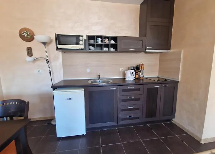 Royal Towers Thea Apartment, Modern Renovated Bathroom Διαμέρισμα *