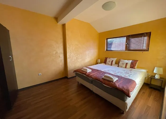 Royal Towers Thea Apartment, Modern Renovated Bathroom Lejlighed *