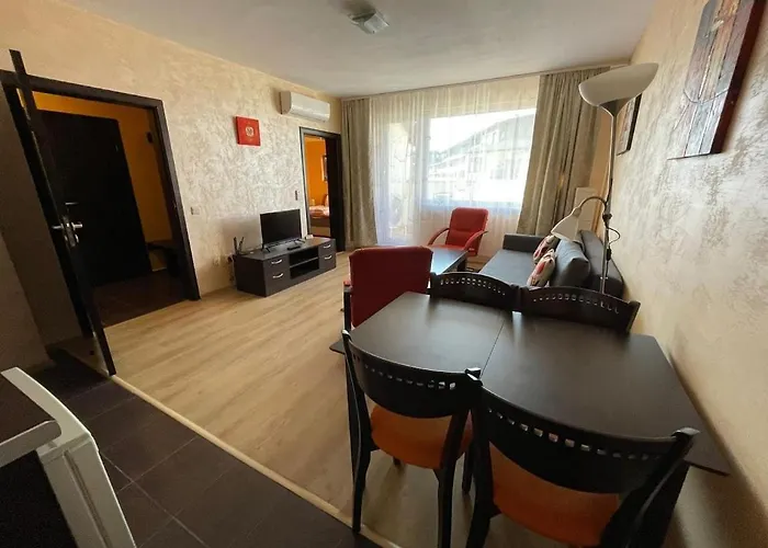 Royal Towers Thea Apartment, Modern Renovated Bathroom Appartamento