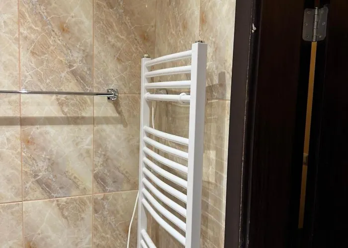 Royal Towers Thea Apartment, Modern Renovated Bathroom Διαμέρισμα *