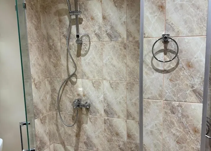 Royal Towers Thea Apartment, Modern Renovated Bathroom Lejlighed *